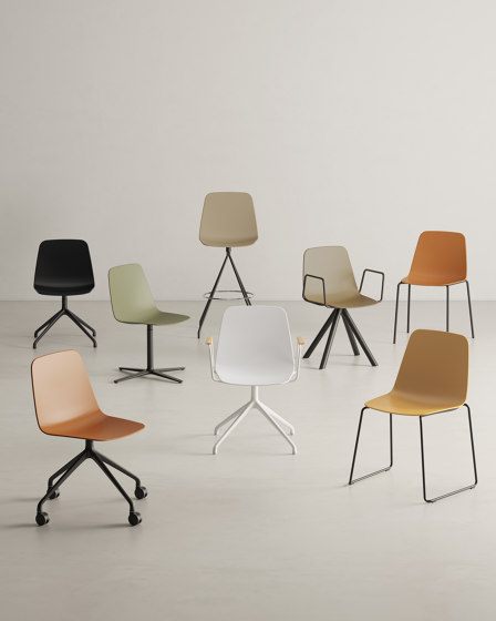 Maarten chair - wooden swivel base & soft upholstery | Chairs | viccarbe