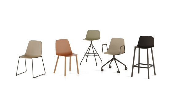 Maarten chair - wooden swivel base & soft upholstery | Chairs | viccarbe