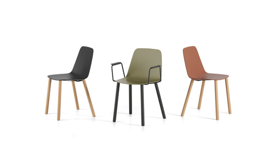 Maarten chair - four upholstered legs base & soft upholstery | Chaises | viccarbe