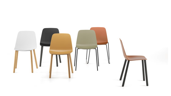 Maarten chair - wooden swivel base & soft upholstery | Chaises | viccarbe