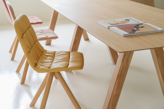 Maarten chair - wooden swivel base & soft upholstery | Chairs | viccarbe