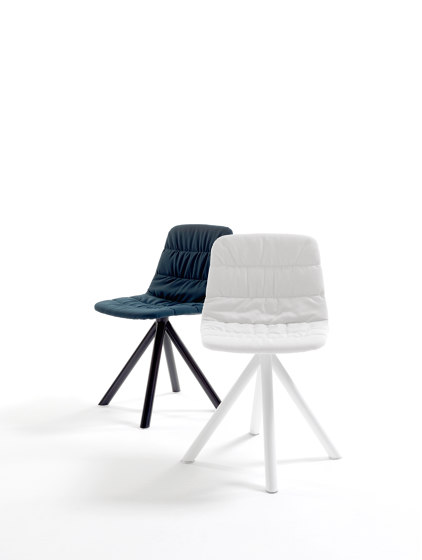 Maarten chair - swivel base & soft upholstery | Chaises | viccarbe