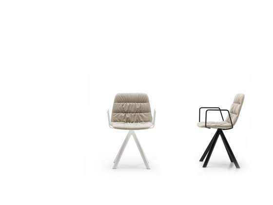 Maarten chair - swivel base & soft upholstery | Chaises | viccarbe