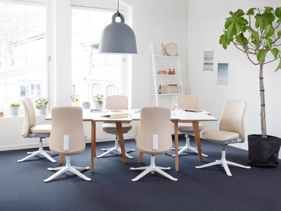 RBM Twisted Little Star | Contract tables | Flokk