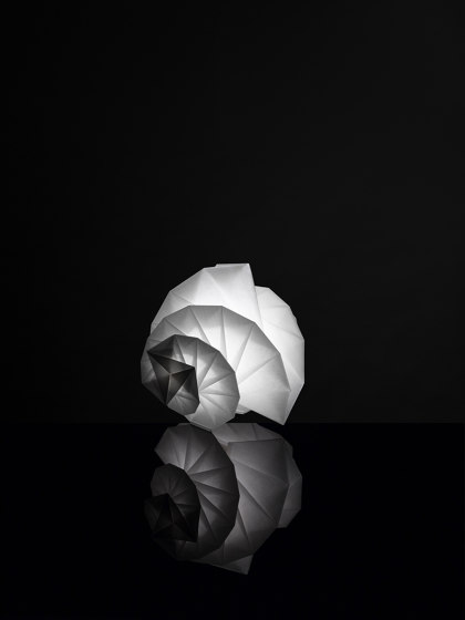 In-Ei Hakofugu Micro Stelo Luminaria de Mesa | Lámparas de sobremesa | Artemide