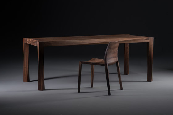 Torsio table | Dining tables | Artisan