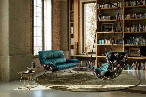 Leya | Lounge Chair mit Fußkreuz & Ottoman von FREIFRAU MANUFAKTUR