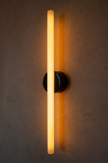 Kilter Wall Light 640mm length 2200K Solid Brass | Wandleuchten | Tala