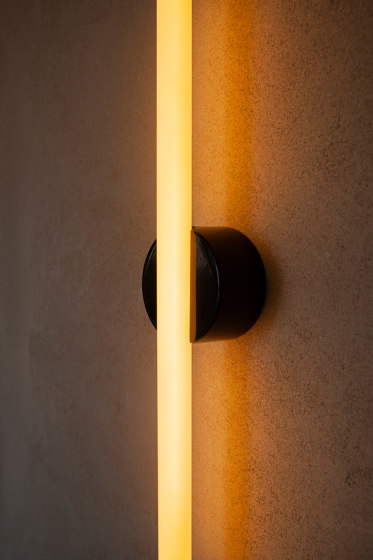 Kilter Wall Light 500mm length 2200K White | Lámparas de pared | Tala