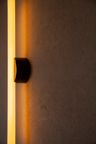 Kilter Wall Light 500mm length 2700K Solid Brass | Wandleuchten | Tala