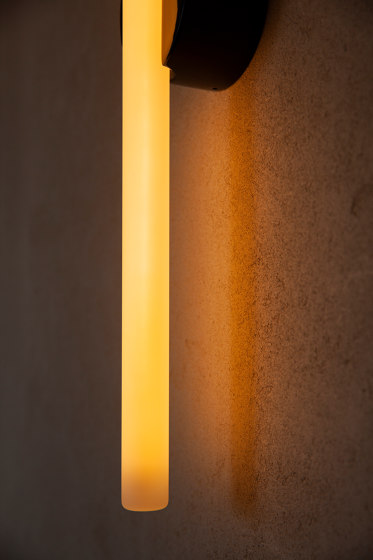 Kilter Wall Light 640mm length 2200K Dark Grey | Lampade parete | Tala