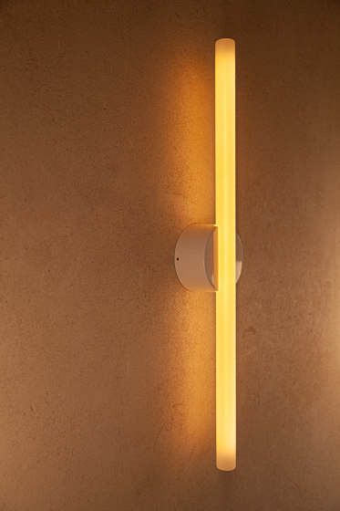 Kilter Wall Light 500mm length 2200K Solid Brass | Lampade parete | Tala