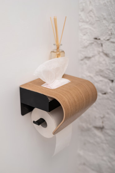 Captain vertical toilet roll holder with wet wipe dispenser | Portarotolo | PlyDesign