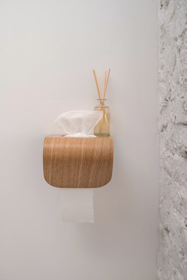 Captain vertical toilet roll holder with wet wipe dispenser | Toilettenpapierhalter | PlyDesign