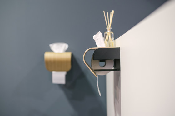 Captain vertical toilet roll holder with wet wipe dispenser | Portarollos | PlyDesign