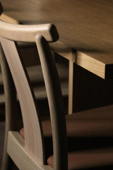 Merkur Dining Chair, Black Oak | Dakar 0842 | Sillas | Audo Copenhagen