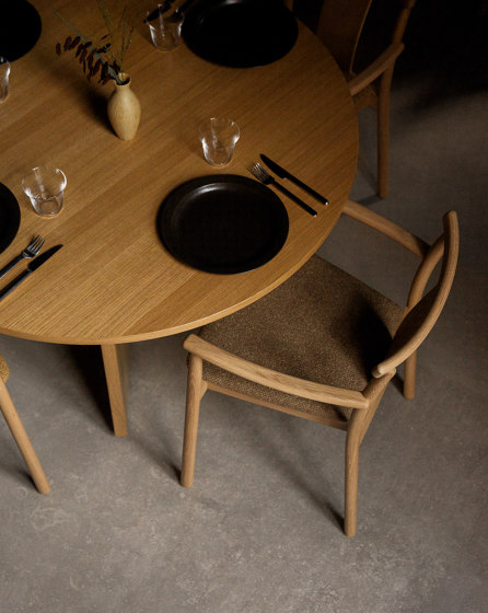 Merkur Dining Chair, Black Oak | Dakar 0842 | Stühle | Audo Copenhagen
