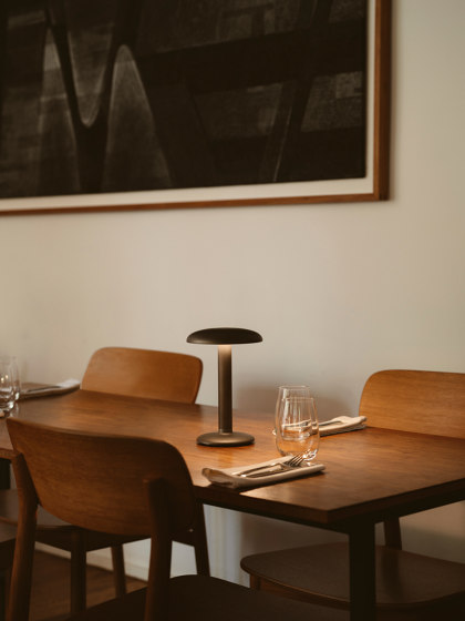 Gustave Residential | Lampade tavolo | Flos