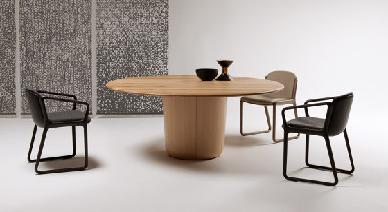 One dining round table | Tables de repas | CondeHouse