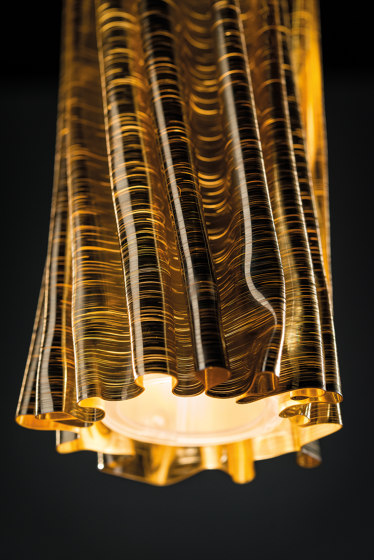 Accordéon Vertical Suspension | Gold | Lámparas de suspensión | Slamp
