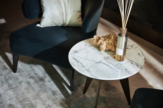 Emerald Side Table Brown Brass + Marble Arrabescato Top | Tavolini alti | DAMI Luxury Interior