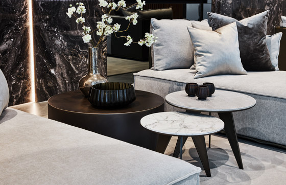 Emerald Side Table Matt Black + Marble Arrabescato Top | Mesas auxiliares | DAMI Luxury Interior