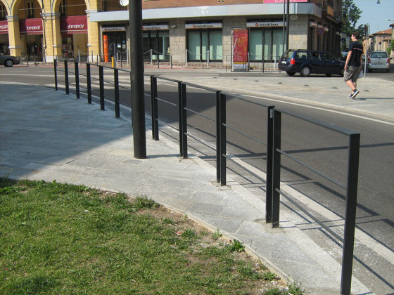Lineapaolo light bike rack / barrier | Bollards | Euroform W