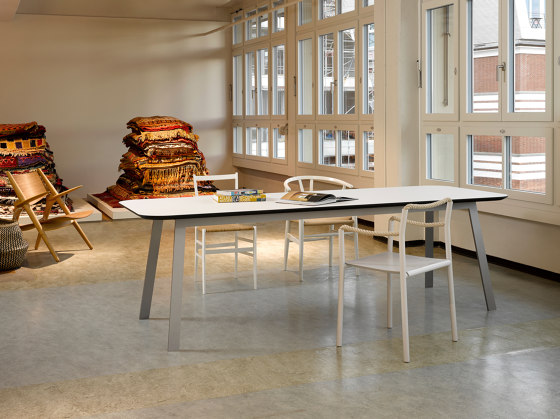 più | Dining Table | Dining tables | Vifian Möbelwerkstätte AG