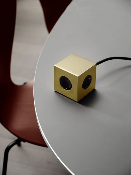 SQUARE 1 with Dual USB A ports & Magnetic base, 1.8m - BRUSHED BRASS | USB-Ladesteckdose | Avolt