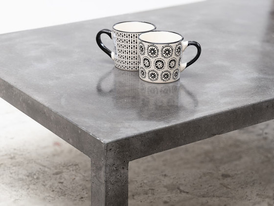 dade PAUL saloon table | Coffee tables | Dade Design AG concrete works Beton