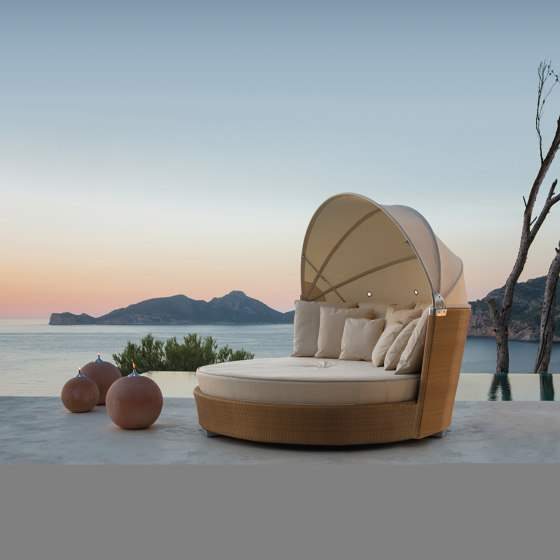 Romantic | Sun Bed With Umbrella | Cocoon furniture | Point
