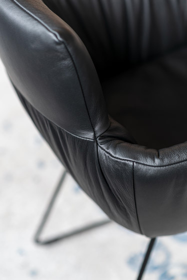 FAYE CASUAL LOUNGE armchair | Armchairs | KFF