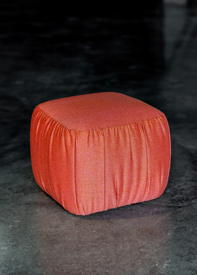 FAYE CASUAL LOUNGE 
upholstered stool with intergrated coasters | Pufs | KFF