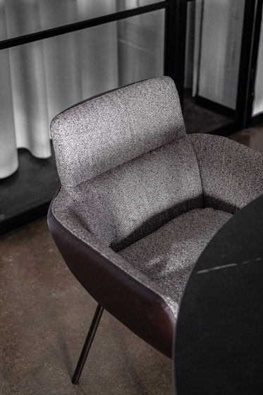 FAYE Side chair with armrests | Sedie | KFF