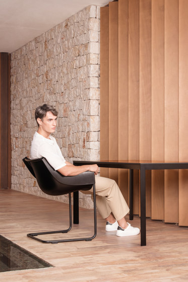 Manta Wooden Swivel Armchair | Chairs | Vondom