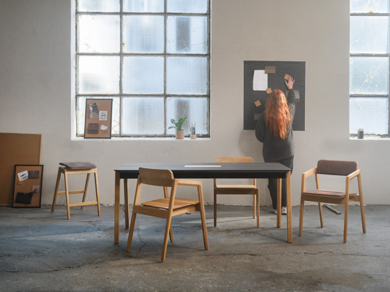 Knekk wood table w/ cable hatch with well | Tables collectivités | Fora Form