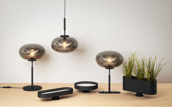 ON Table Lamp w/Charger | Lampade tavolo | Fora Form