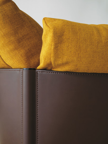 Syren - armchair | Poltrone | Frag