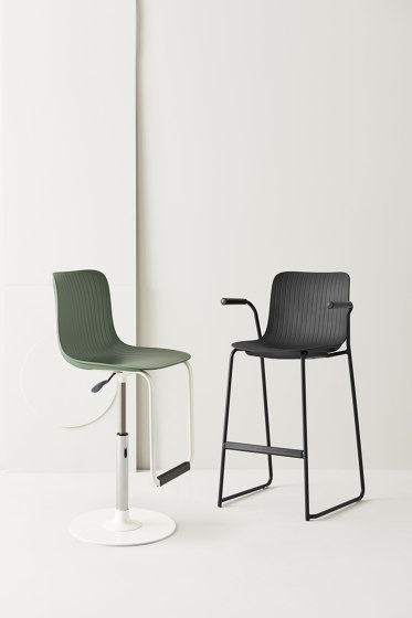 Dragonfly | Chair on cantilever base | Sedie | Segis