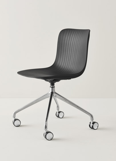 Dragonfly | Chair - sled base | Stühle | Segis