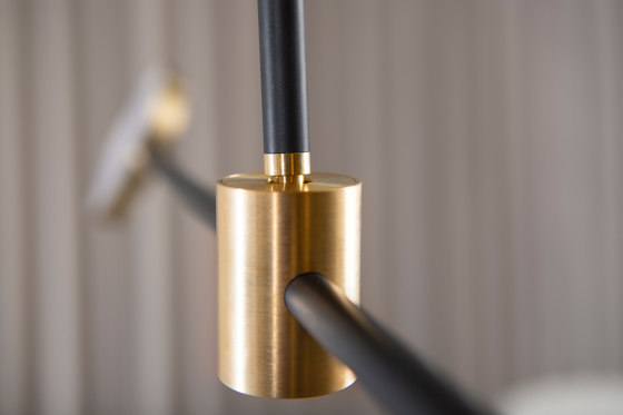 Motion | S 23—07 - Brushed Brass / Black Anodised | Lampade sospensione | Empty State