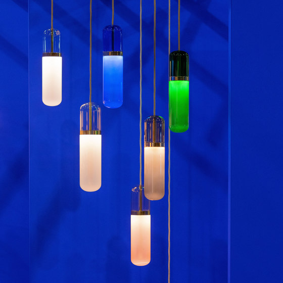 Pill S | 36—08 - Brushed Brass - Opal / Blue | Lampade sospensione | Empty State
