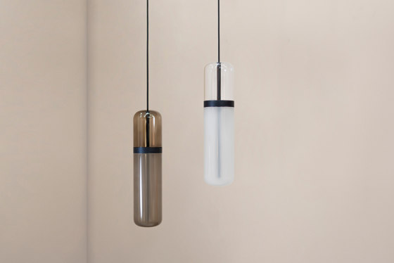 Pill S | 36—08 - Brushed Brass - Smoked | Lampade sospensione | Empty State