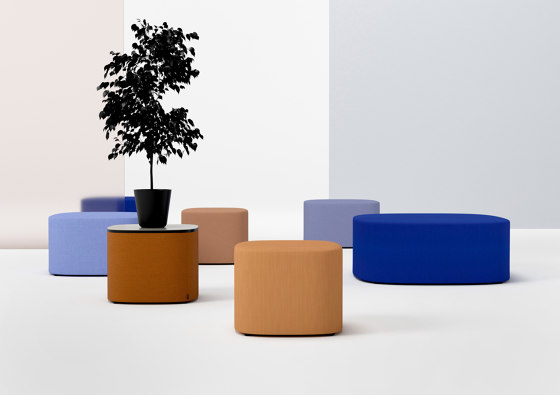 Pully Island | Seating Triangular | Poufs / Polsterhocker | Cascando