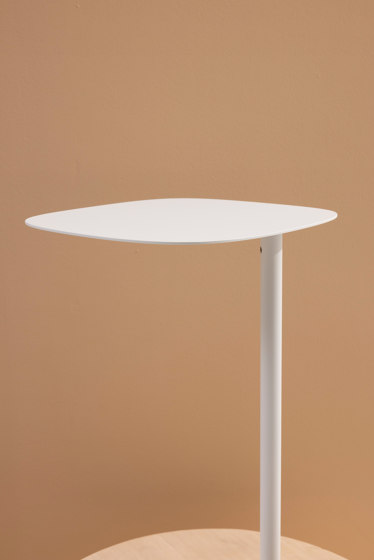 Pully Hub | High Table | Tavolini alti | Cascando