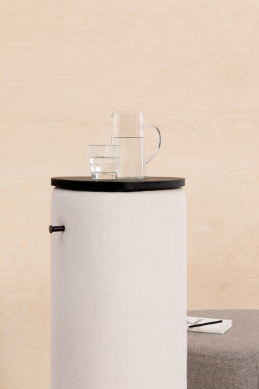 Pully Pillar | Square with large top | Stehtische | Cascando