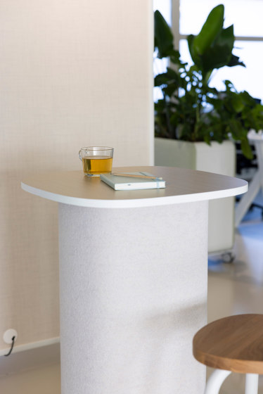 Pully Pillar | Square with large top | Standing tables | Cascando