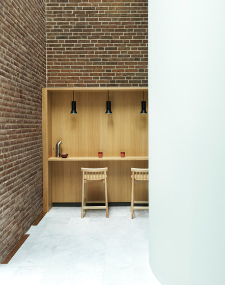 Pind Barstuhl 65 cm Braun Gebeizte und lackierte Esche | Counterstühle | Normann Copenhagen