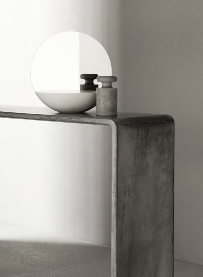 Tadao Low Console Table 80 | Mesas consola | Forma & Cemento