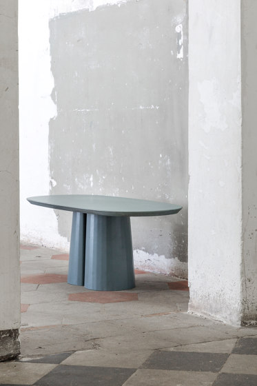 Fusto Oval Dining Table | Esstische | Forma & Cemento